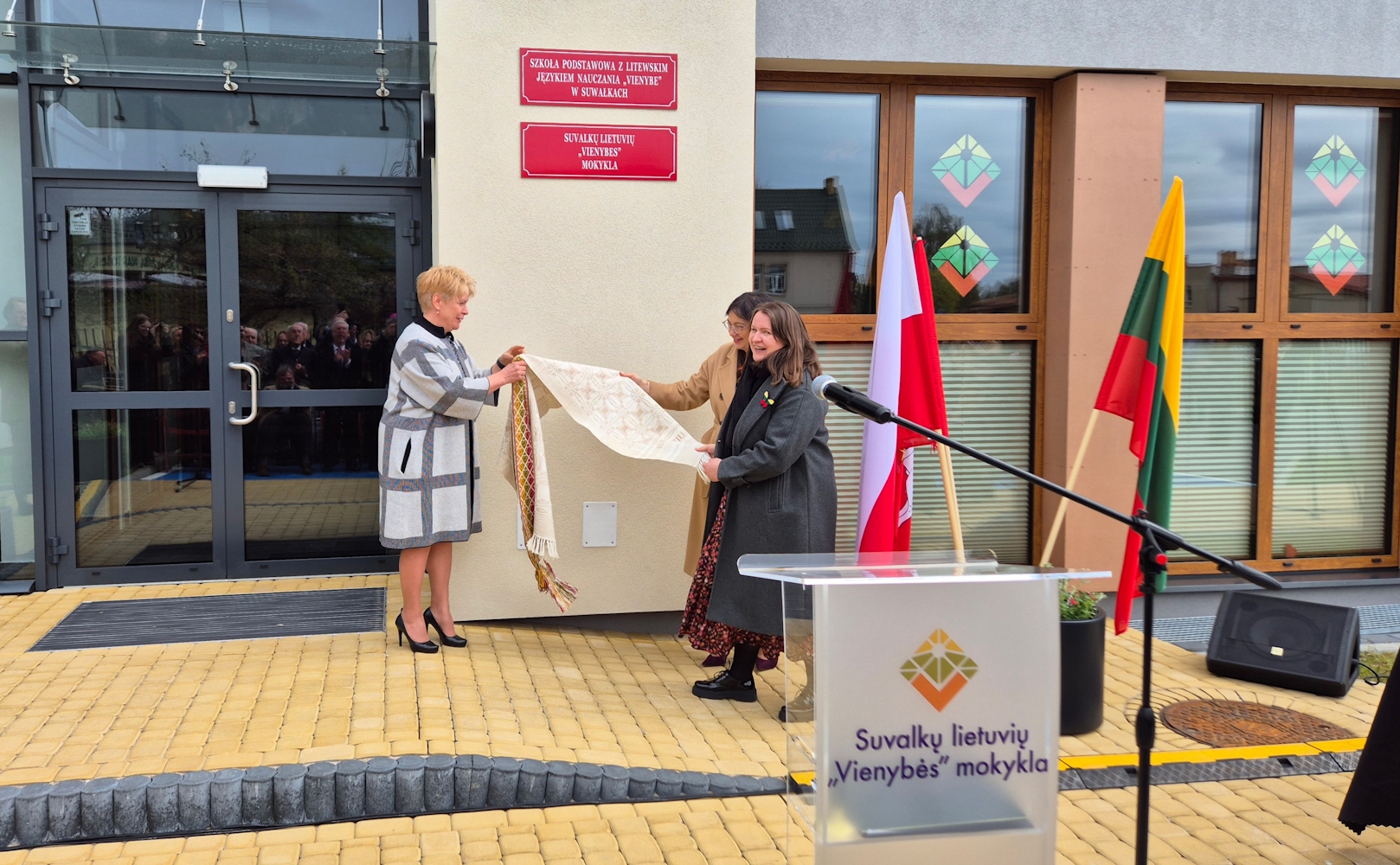 Suvalkų lietuvių pagrindinei mokyklai suteiktas „Vienybės“ vardas